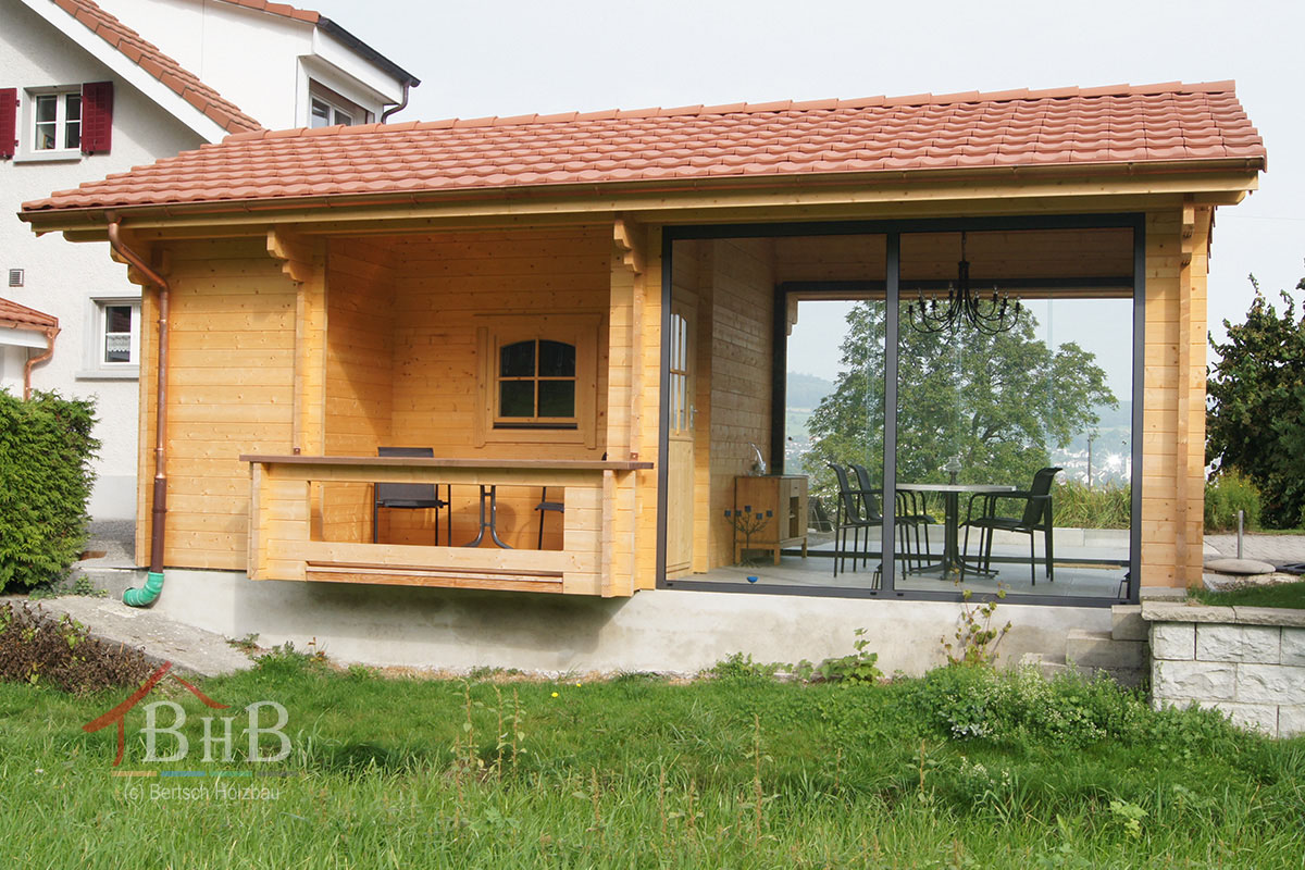 Hochwertige und massive Gartenhäuser von Bertsch bei OK Holz für Kiel Ansicht Blockbohlenhaus Bertsch
