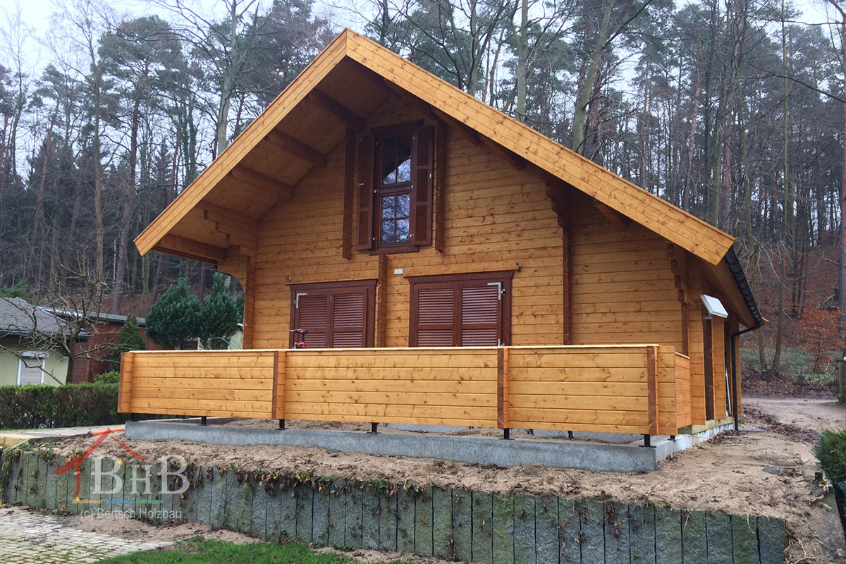Hochwertige Blockbohlenhäuser der Marke Berstch bei OK Holz Ansicht Blockbohlenhaus Bertsch