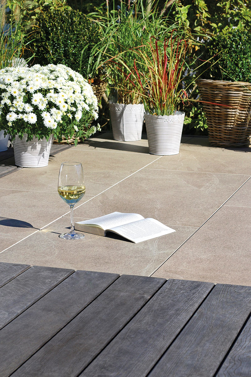 Ansicht Keramische Terrassenplatten der Marke Karle & Rubner Adresia beige