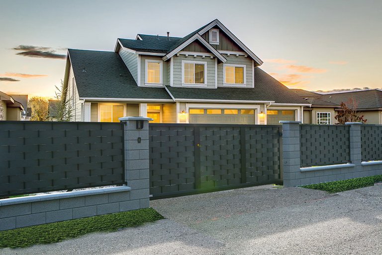 Gartenzäune, Sichtschutz + Toranlagen Qualität + Service bei OK Holz