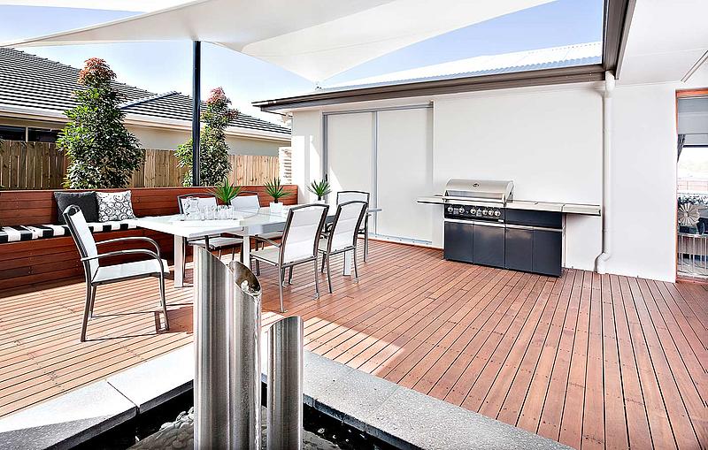 Terrassendielen aus Nadelholz - nordische Lärche - Lärchenholzterrassendielen bei OK Holz Blick auf schöne Holzterrasse