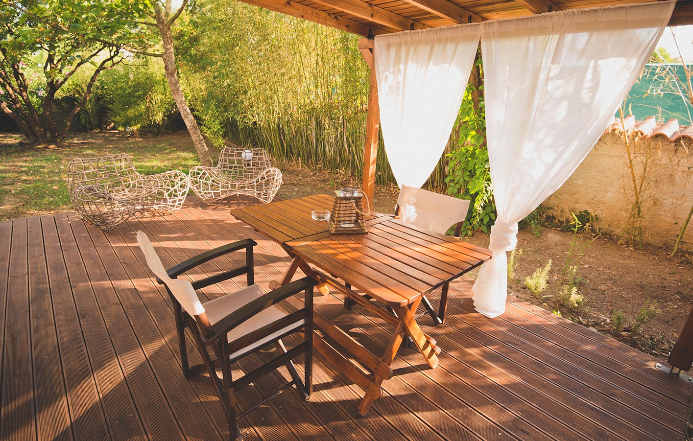 Terrassendielen aus Nadelholz - Douglasie Holzterrassen bei OK Holz offene Terrasse überdacht